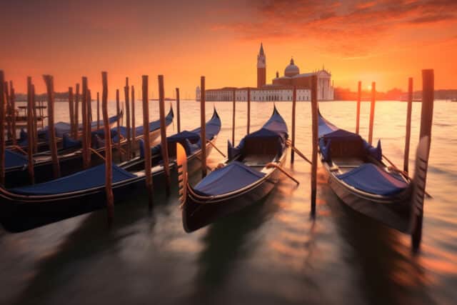 Venise en été coucher de soleil sur gondoles