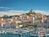 Découvrir Marseille : un voyage à travers monuments et sites emblématiques visiter Marseille - panorama vieux port et basilique