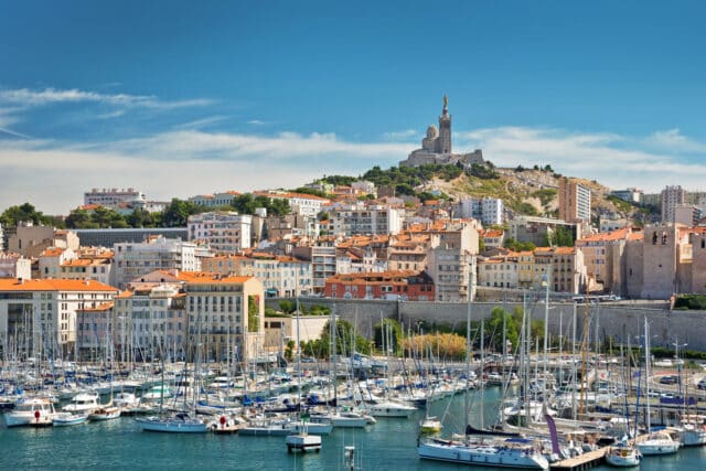 visiter Marseille - panorama vieux port et basilique