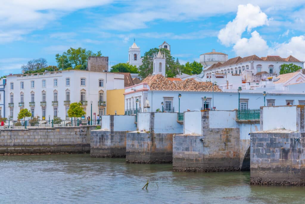 Panorama de la ville de Tavira au Portugal.