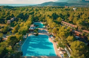 Détente en Méditerranée : Les Campings Incontournables en Bord de Mer Camping Méditerranéen